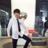 TFBOYS王源曬自拍 穿白色襯衫系領(lǐng)帶凹造型帥氣