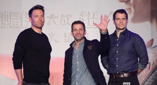 阿弗萊克首演蝙蝠俠壓力大 與超人拍打戲默契足