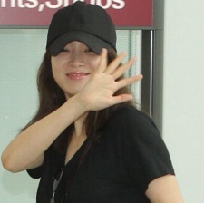 宋慧喬離港秀美腿美貌無敵 宋仲基留港會家人