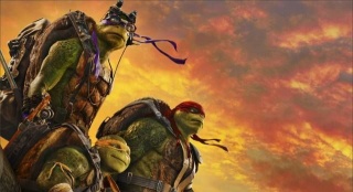 《忍者神龟2》新预告 剧情透玄机神龟逆天打飞机