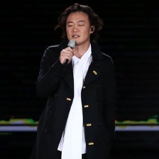 北影節(jié)開幕式陳奕迅深情獻(xiàn)唱 全場(chǎng)矚目掌聲雷動(dòng)