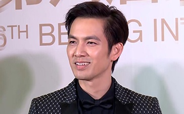 后台:钟汉良携《惊天大逆转》亮相 难掩激动心情