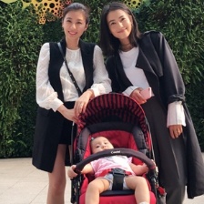 高圓圓曬賈靜雯愛女咘咘萌照 三位大眼美女同框
