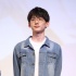 《青?！穼?dǎo)演攜“光頭CP”回母校 白敬亭人氣高