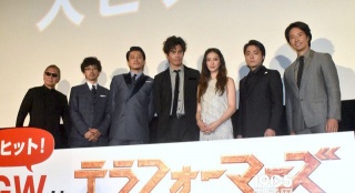 《火星異種》首映見面會伊藤英明小栗旬互打趣