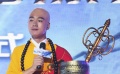 佟大为新片“荣升”外公 为百变穿衣造型发愁