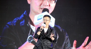 冯小刚参投选角平台上线 艺人经纪与互联网联姻