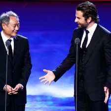 李安与布莱德利·库珀同台 介绍金爵奖入围影片