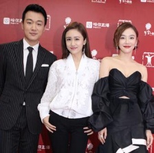 佟大为携萌娃玩坏表情包“爷孙撩妹”嗨翻电影节