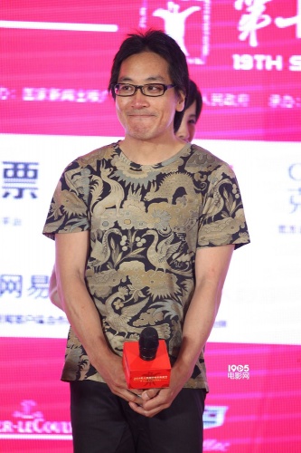 由金振成,熊坂出分别担纲导演的悬疑,青春,爱情电影《双生》6月18日在