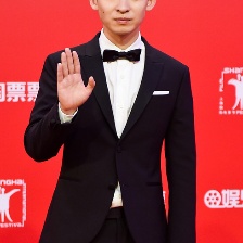 《六弄咖啡館》眾主創(chuàng)亮相 董子健帥氣顏?zhàn)快`可愛(ài)