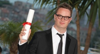 《霓虹惡魔》導(dǎo)演想拍大制作 對(duì)蝙蝠女興趣甚濃