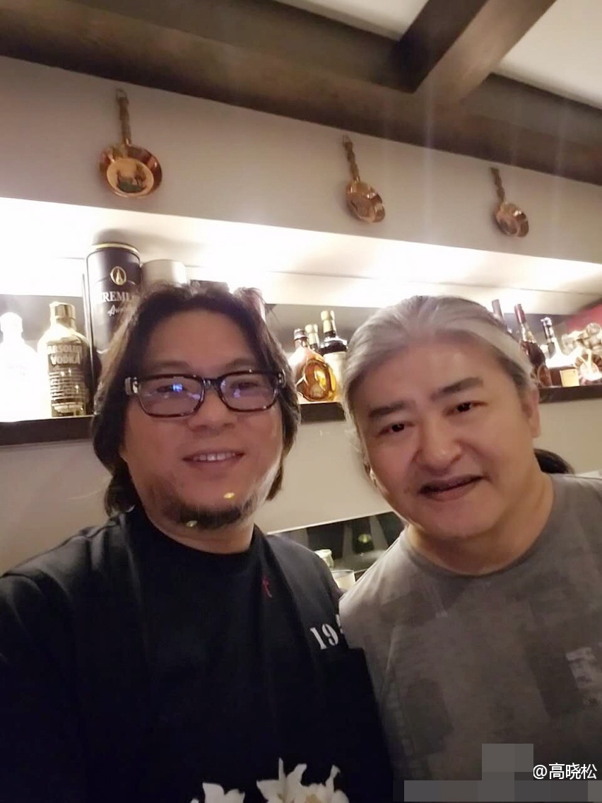 53岁刘欢近照曝光 满头白发(图)