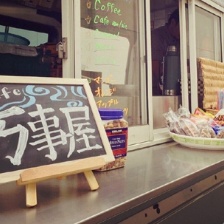 真人版《銀魂》開機(jī)片場 小栗旬帶零食犒勞劇組