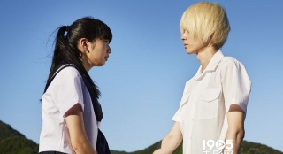 《溺水小刀》曝片中劇照 小松菜奈親吻菅田將暉