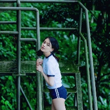 馬思純變身清純學(xué)生妹 超短褲秀長(zhǎng)腿少女感十足