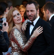 《夜行动物》首映礼 亚当斯小腹微凸红毯秀恩爱