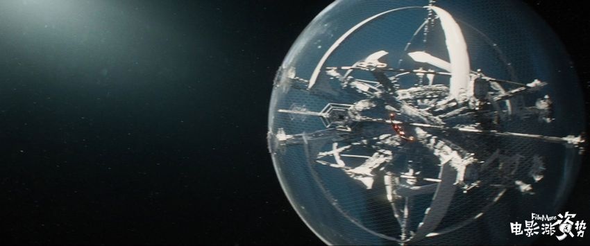在这一集《星际迷航》中,最令人叹为观止的莫过于约克城空间站了