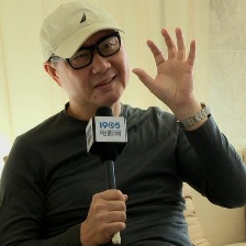 劉鎮(zhèn)偉：拍喜劇是為了媽媽 沒跟周星馳翻臉吵架