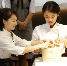 "七月與安生"入駐"鋒味" 周冬雨馬思純廚房相"煎"