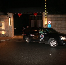 喬任梁意外去世 別墅門口停殯葬車警察封鎖現(xiàn)場
