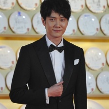 馮紹峰攜《狼圖騰》亮相紅毯 身材暴瘦顏值飆升