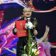 烏爾善憑《尋龍?jiān)E》獲最佳導(dǎo)演 稱像在參加選秀