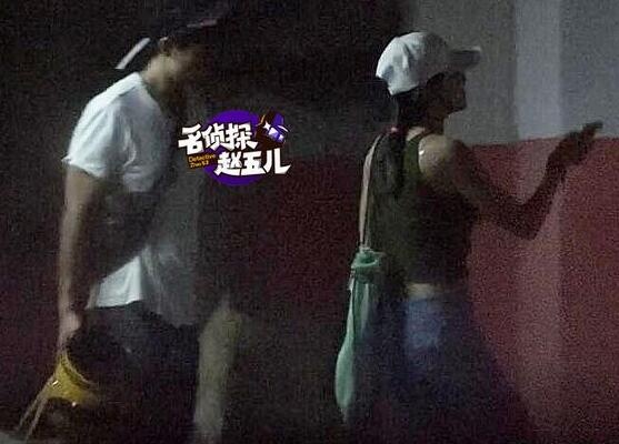 男友力MAX!魏晨贴心呵护女友 双手提物独揽重