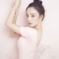 李小璐生日曝光超贊芭蕾寫真 文藝優(yōu)雅妙態(tài)絕倫