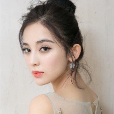 娜扎清純造型大秀長腿 溫婉俏皮演繹多面女神范