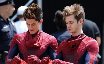 蜘蛛侠彼得·帕克(安德鲁·加菲尔德 andrew garfield 饰)在全力和