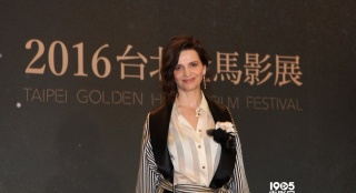 比諾什攜《瑪·魯特》亮相金馬 女神越老越開心