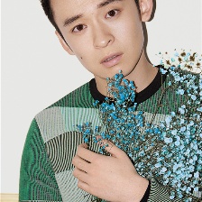 清貴范兒十足！ 董子健最新寫(xiě)真演繹花兒與少年