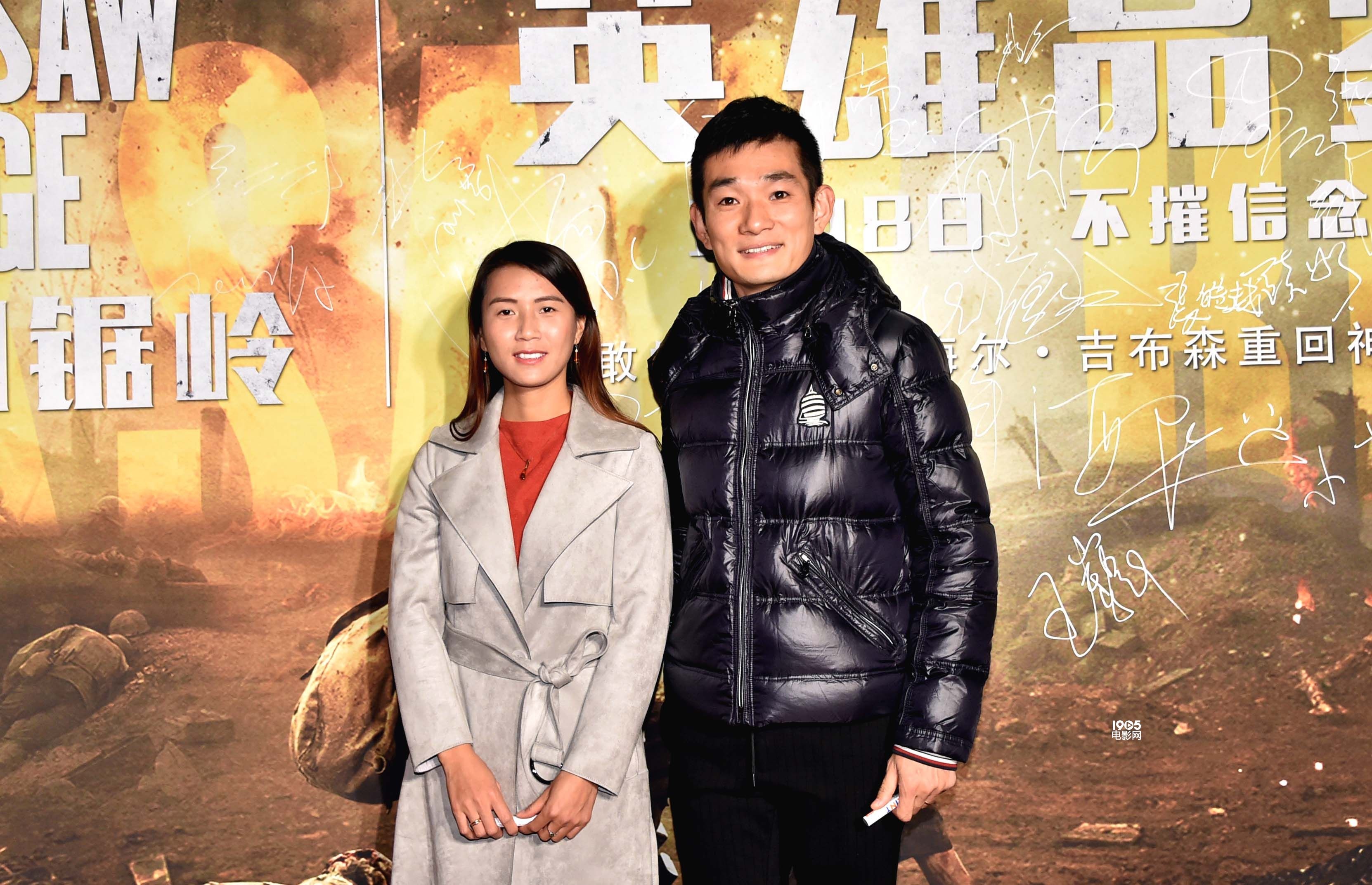 《血战钢锯岭》曝爱情版海报 冯小刚期待影片