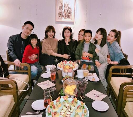陈妍希闺蜜聚会