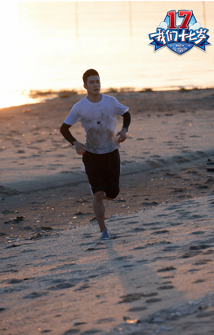 岁》孙杨面朝大海换泳裤 与郭富城湿身叉鱼_滚