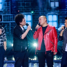 "天竺兄弟幫"PK"快樂家族" 王寶強白客唱跳拜年