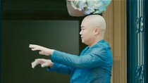 《来自月亮的我》曝MV 导演献唱神曲“保护神”