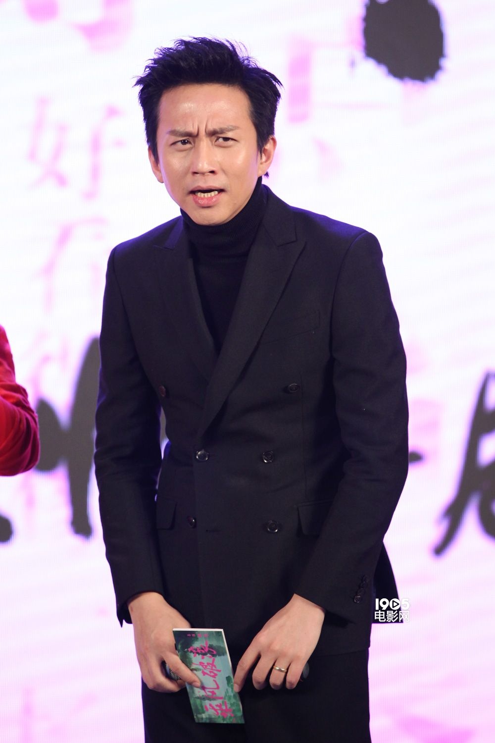 邓超《乘风破浪》卖命拍车戏 与赵丽颖关系成谜
