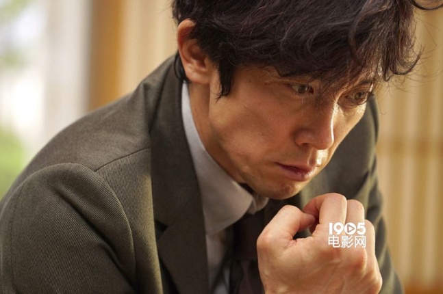 《3月的狮子》新剧照 染谷将太怒视神木隆之介