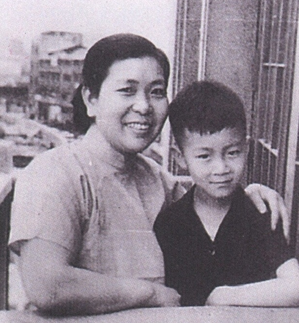 六小龄童发旧照悼念亲人 父子相像如一人_滚动