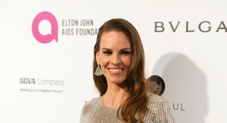 希拉里·斯萬克支持新導(dǎo)演 新片演繹回鄉(xiāng)治愈之旅