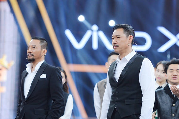 61岁张丰毅文武双全 《王牌》秀肌肉玩劈叉秒