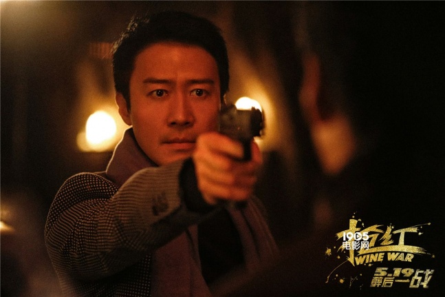 黄建新监制,张涵予,杜鹃,黎明,王耀庆领衔主演的夺宝枪战电影《抢红》