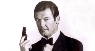 007扮演者英国演员罗杰·摩尔爵士逝世 享年89岁