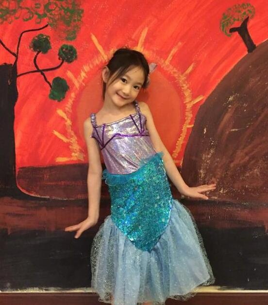 奥莉又长高了!化身小小美人鱼 身姿修长大眼可