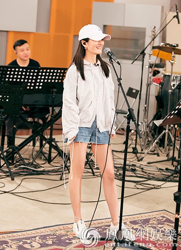 《跨界歌王》总决赛谢娜彩排 造型清爽疑再唱