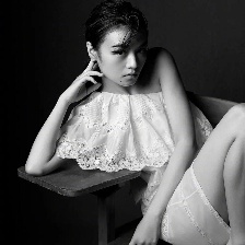 春夏最新大片時髦高級 黑白質感顯輕熟女性魅力