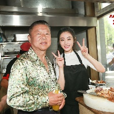 《父子雄兵》張?zhí)鞇?ài)驚現(xiàn)鹵煮店 當(dāng)?shù)觊L(zhǎng)親自切大腸