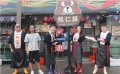 探班《歡迎來到熊仁鎮(zhèn)》 朱亞文“賣魚裝”撩妹
